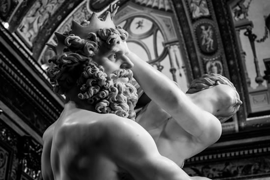 statue